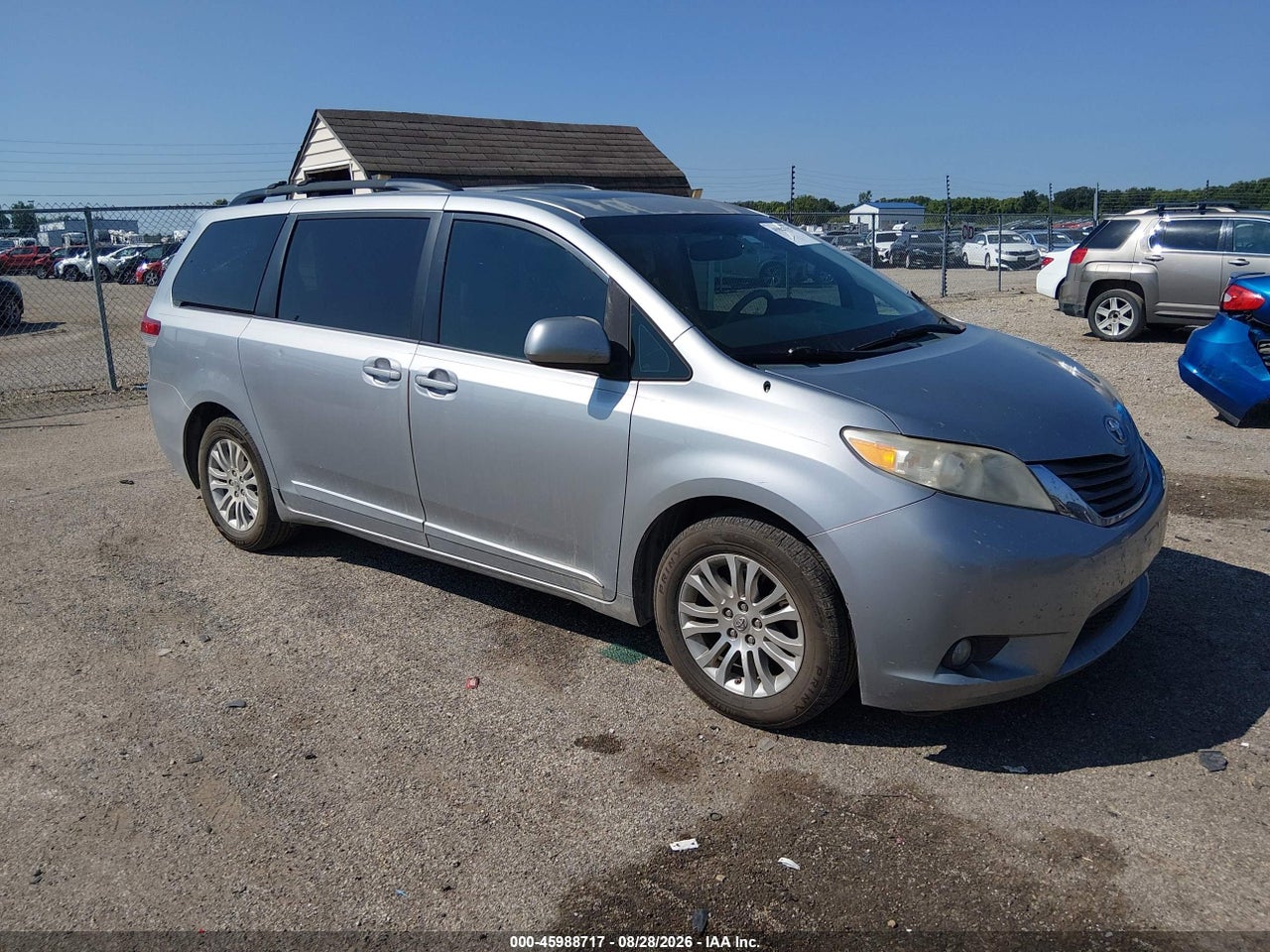 2012 TOYOTA SIENNA XLE V6 8 PASSENGER