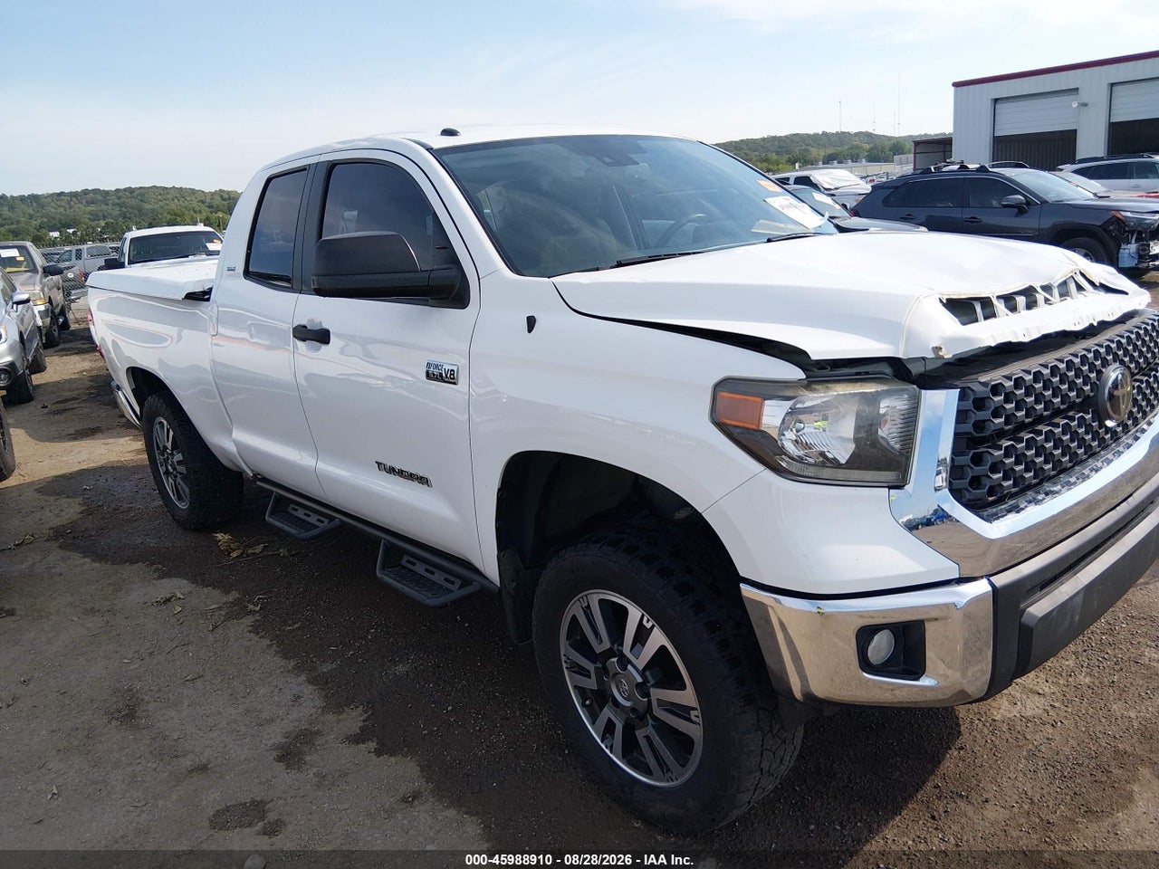 5TFUW5F1XJX****** · 2018 TOYOTA TUNDRA SR5 5.7L V8