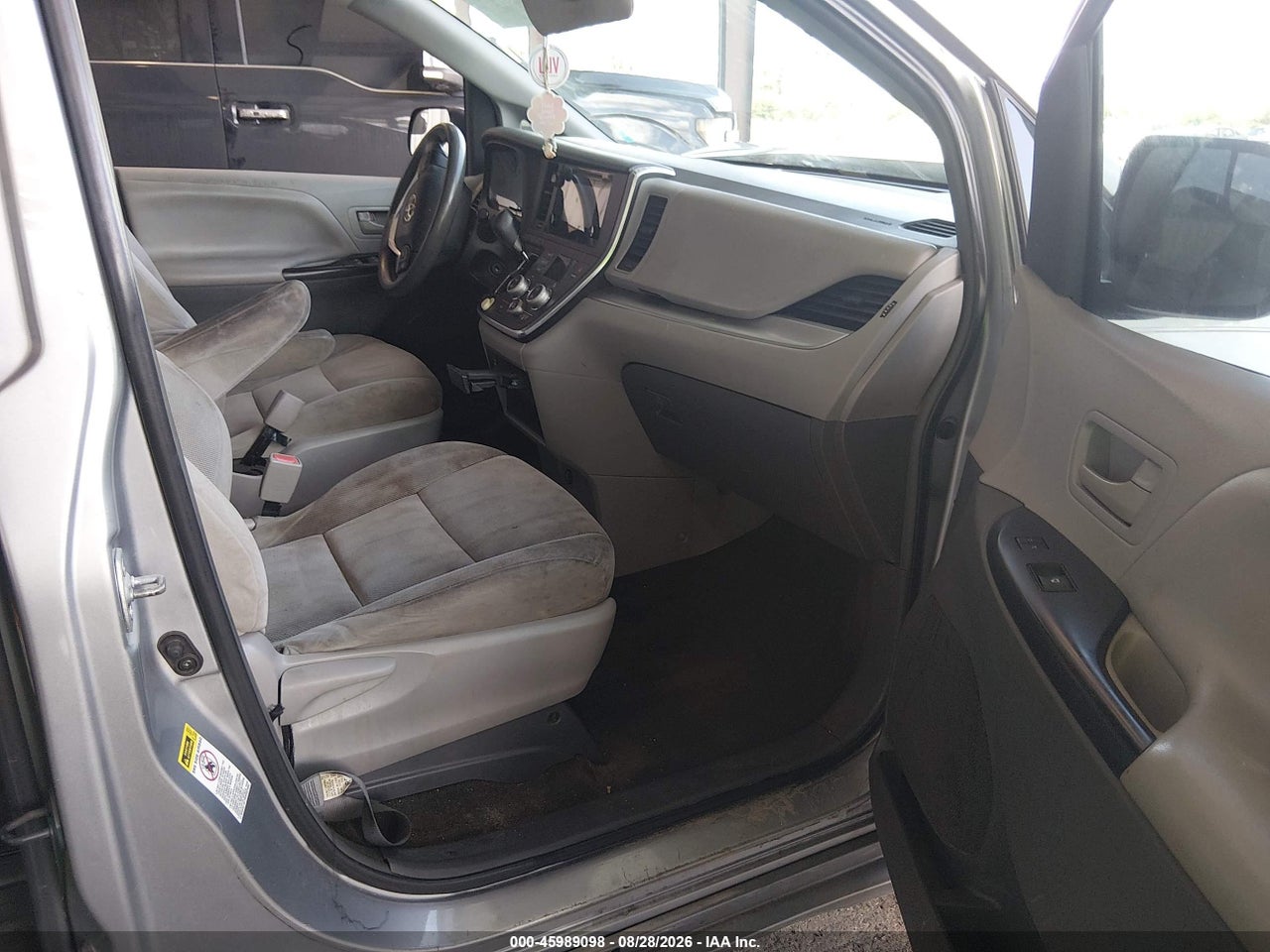 2016 TOYOTA SIENNA L 7 PASSENGER · 5/11