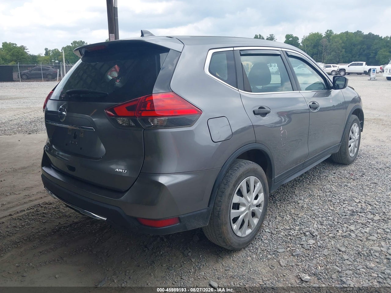 2017 NISSAN ROGUE S · 4/11