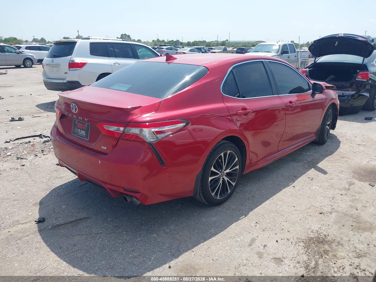 2019 TOYOTA CAMRY SE · 4/11