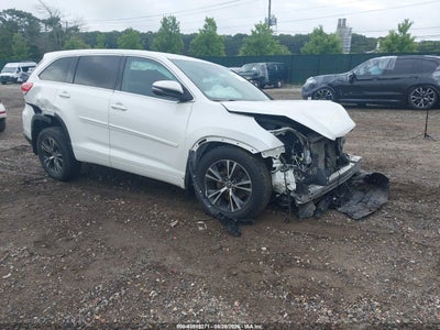 5TDBZRFH0JS****** · 2018 TOYOTA HIGHLANDER LE