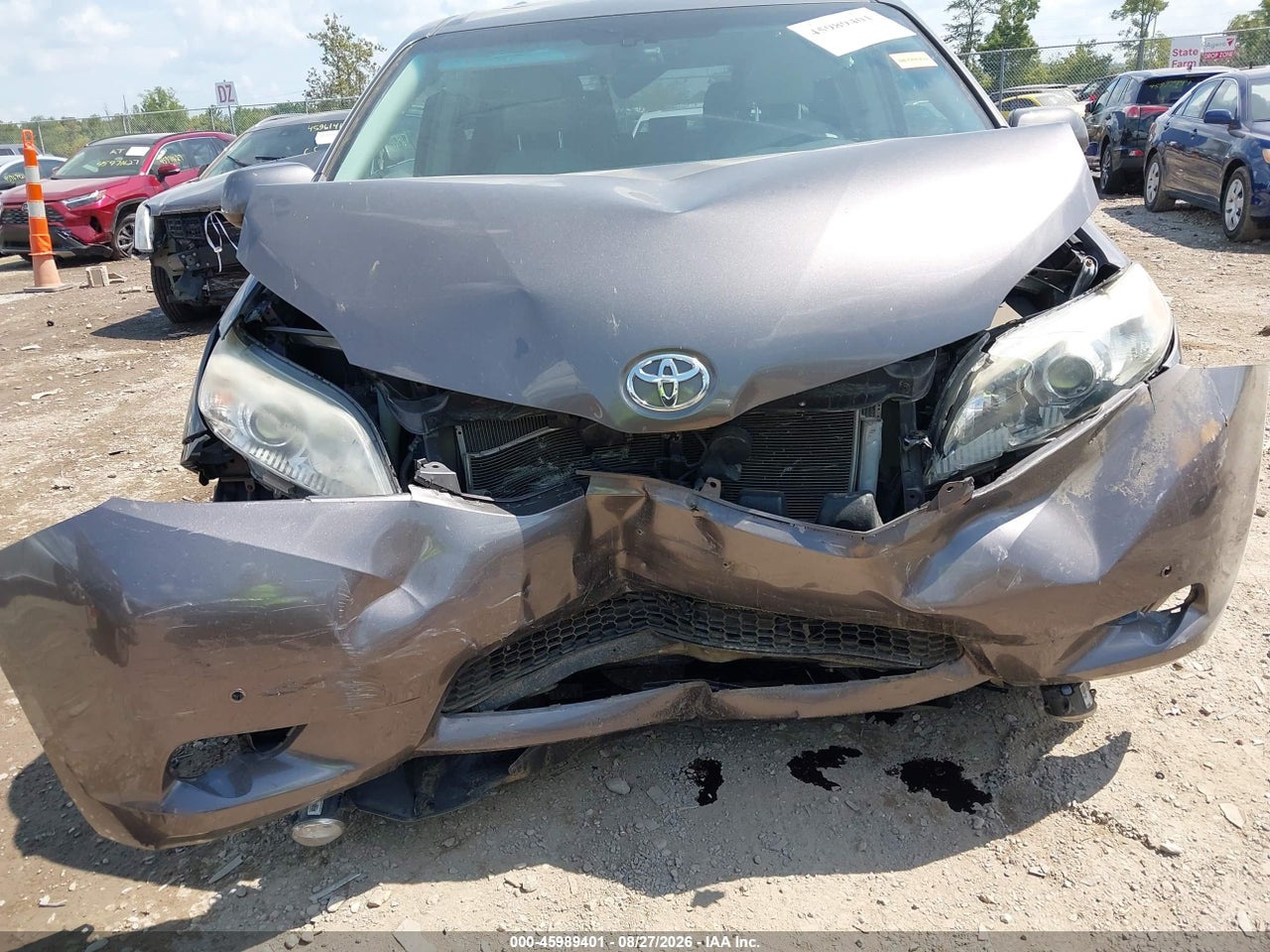 2011 TOYOTA SIENNA LTD · 6/11