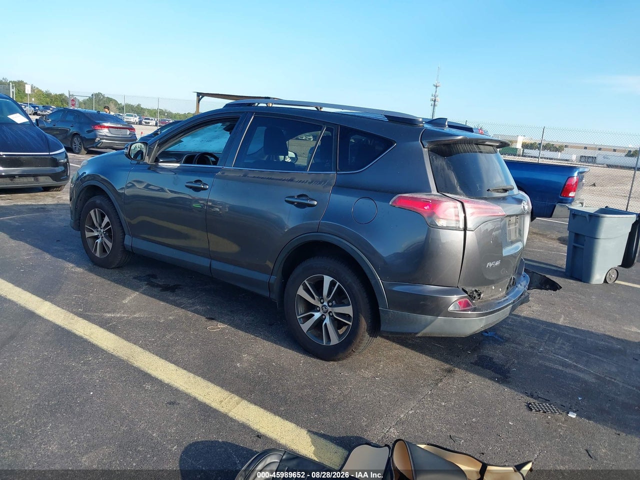 2018 TOYOTA RAV4 XLE · 3/11