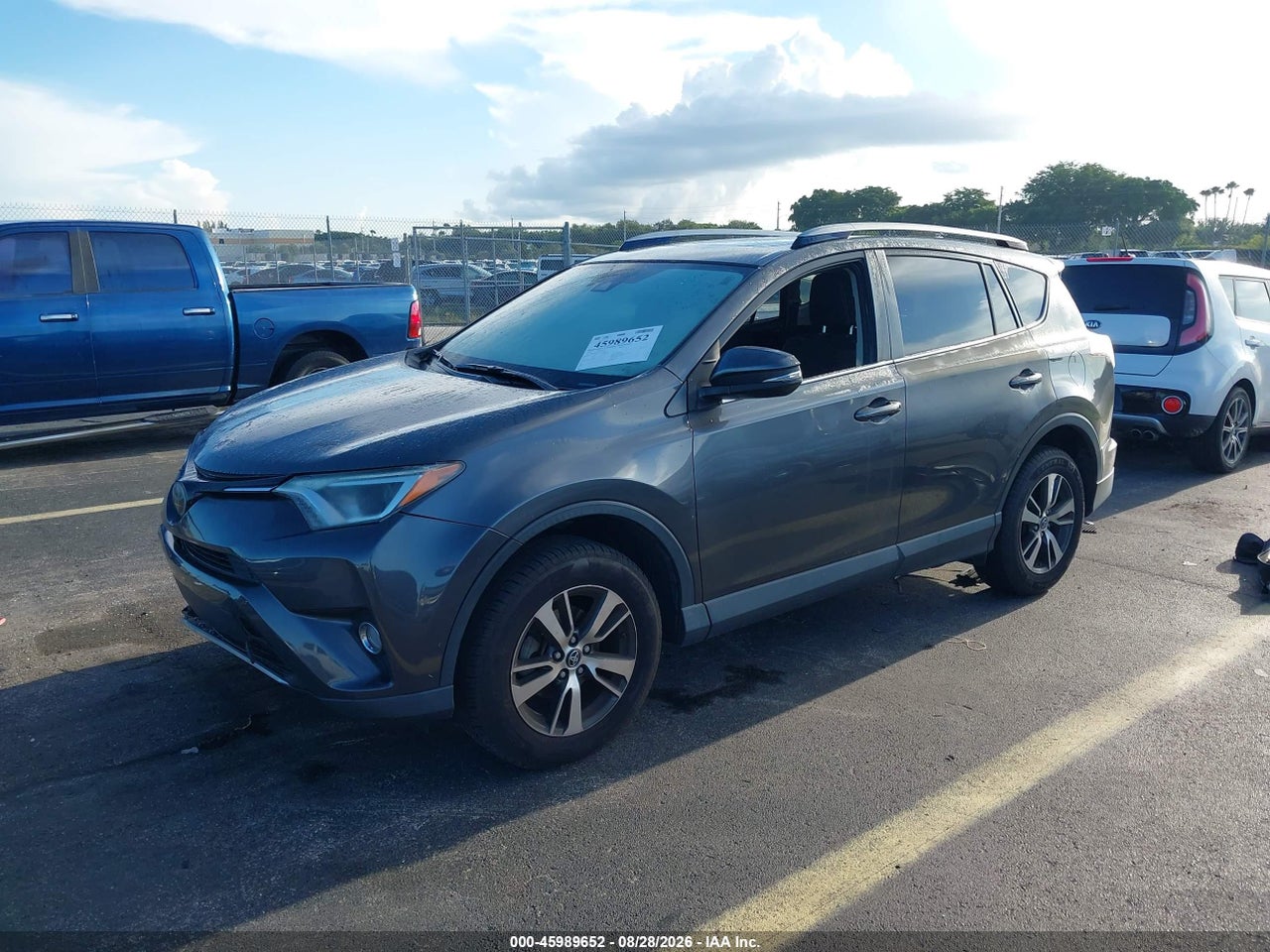 2018 TOYOTA RAV4 XLE · 2/11