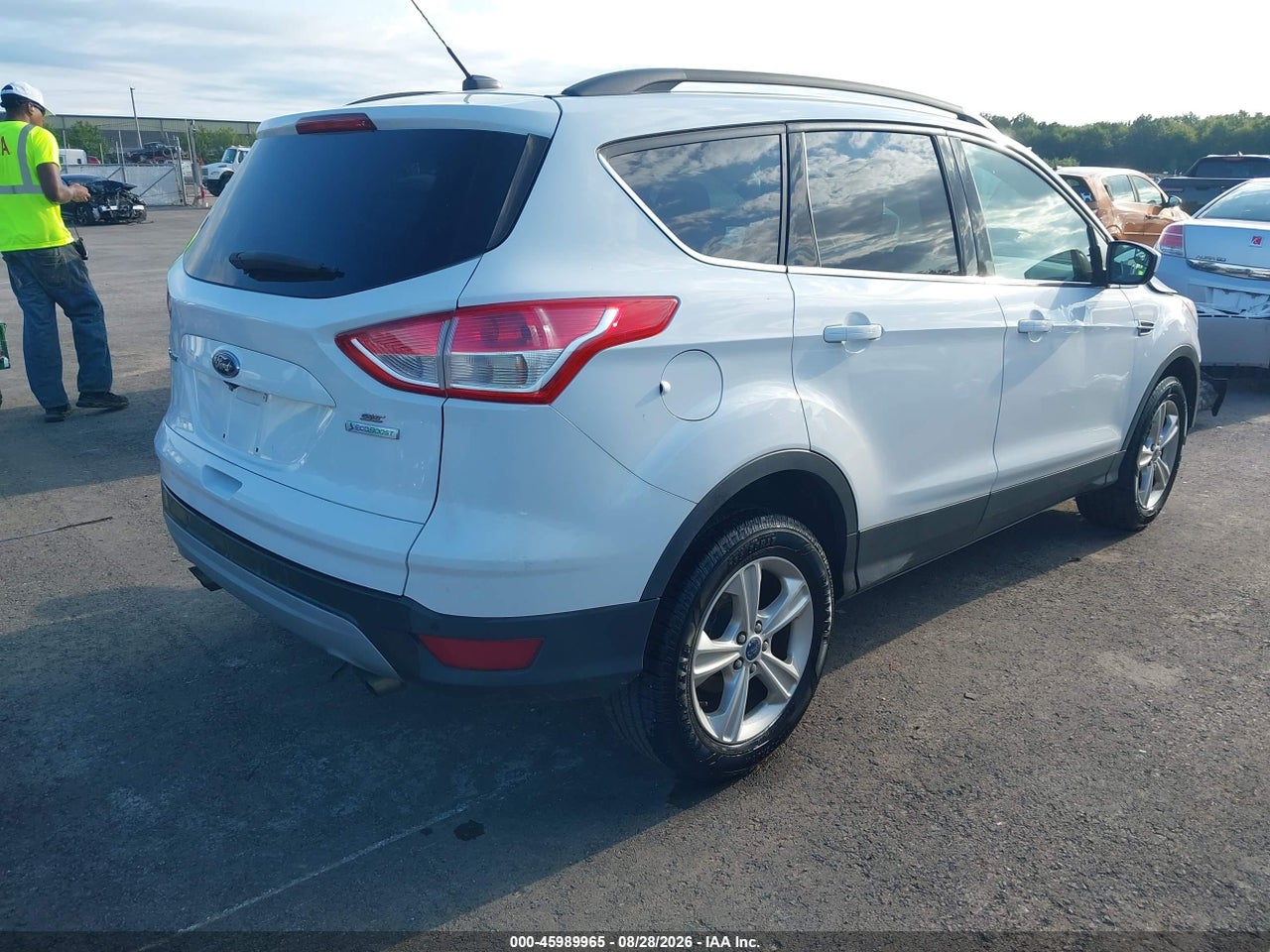 2016 FORD ESCAPE SE · 4/11