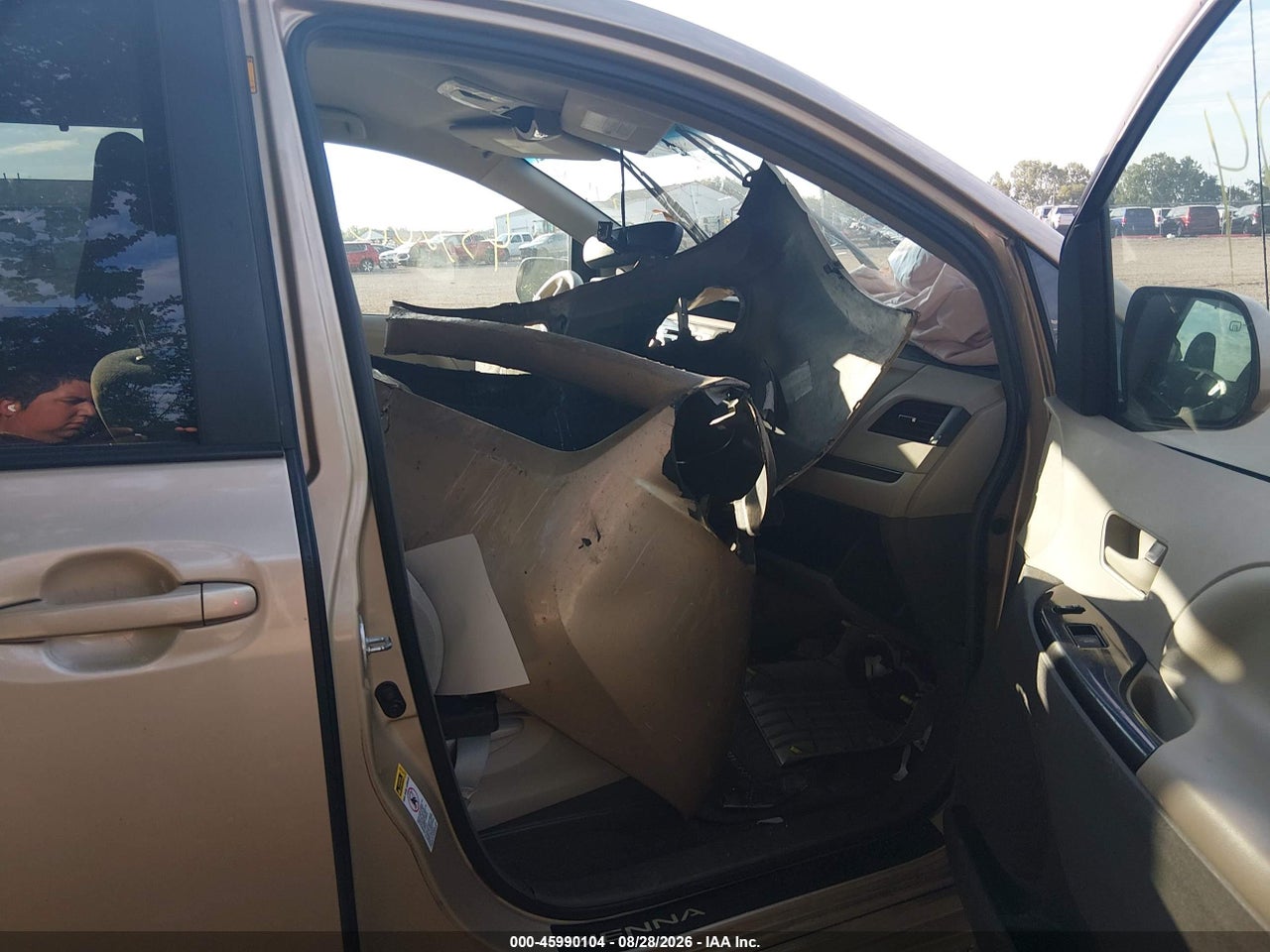 2011 TOYOTA SIENNA LE V6 · 5/11