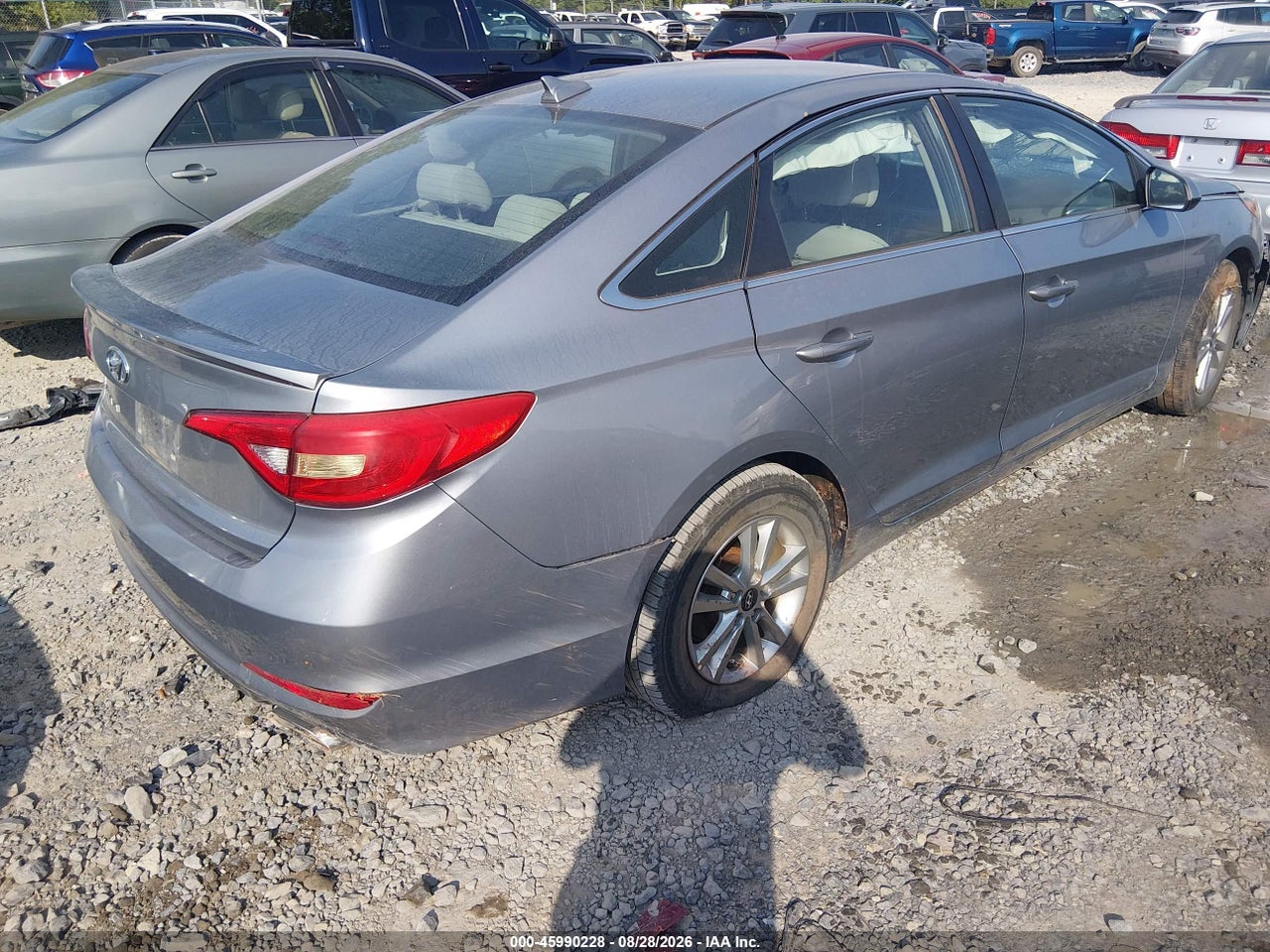 2017 HYUNDAI SONATA SE · 4/10