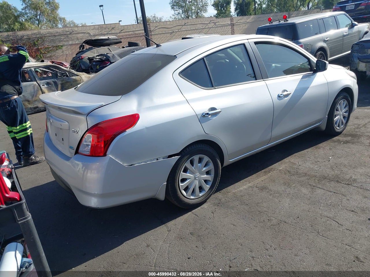 2015 NISSAN VERSA 1.6 SV · 4/11