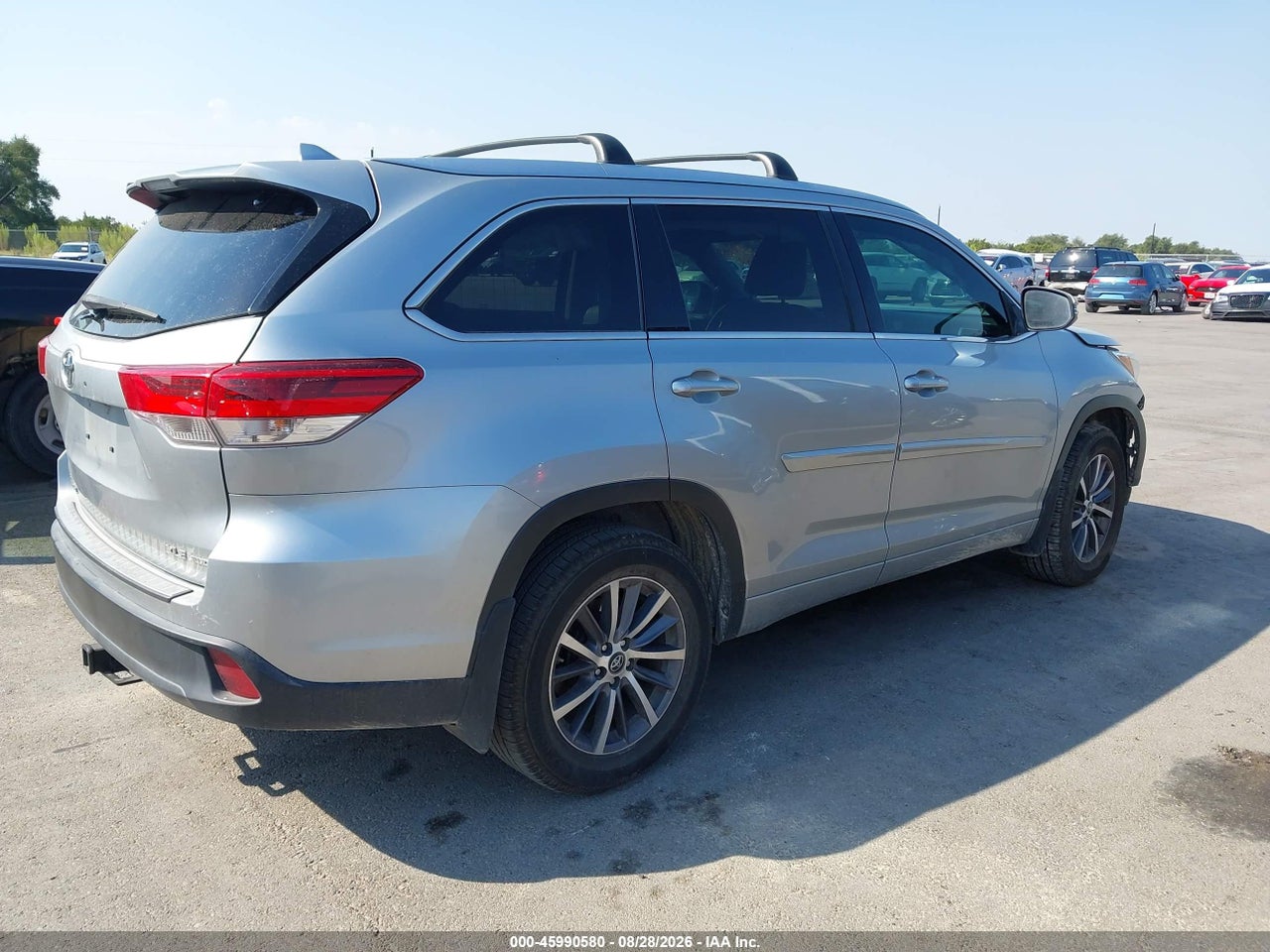 2017 TOYOTA HIGHLANDER XLE · 4/11