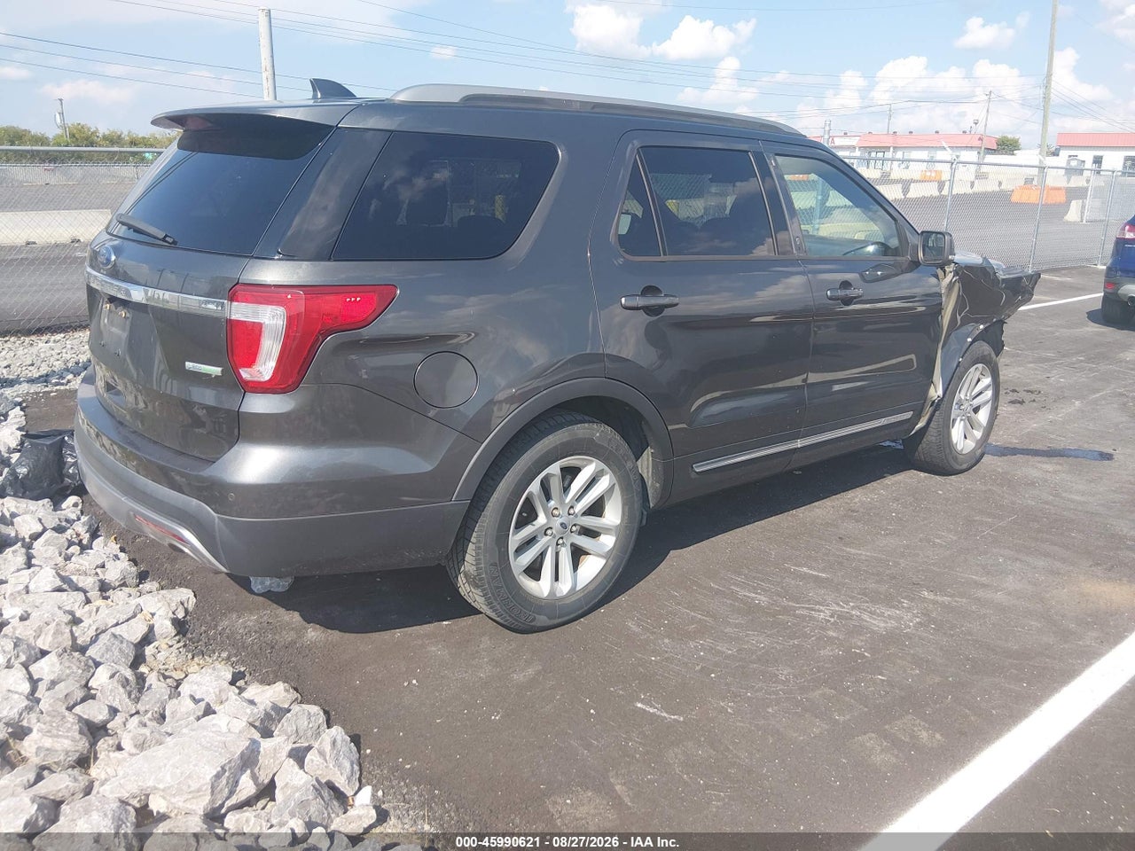 2017 FORD EXPLORER XLT · 4/11
