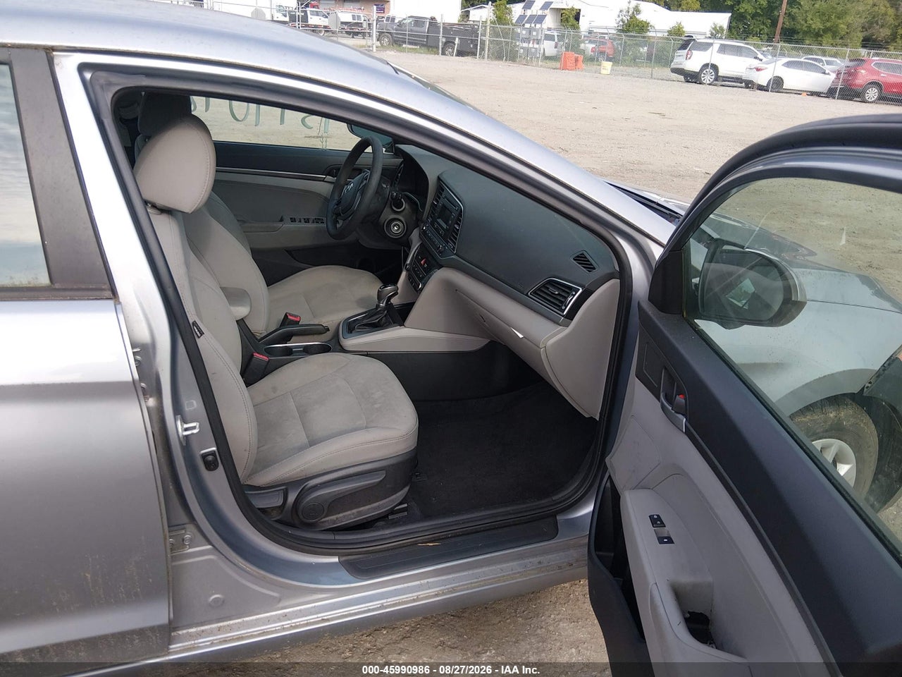 2017 HYUNDAI ELANTRA SE · 5/11