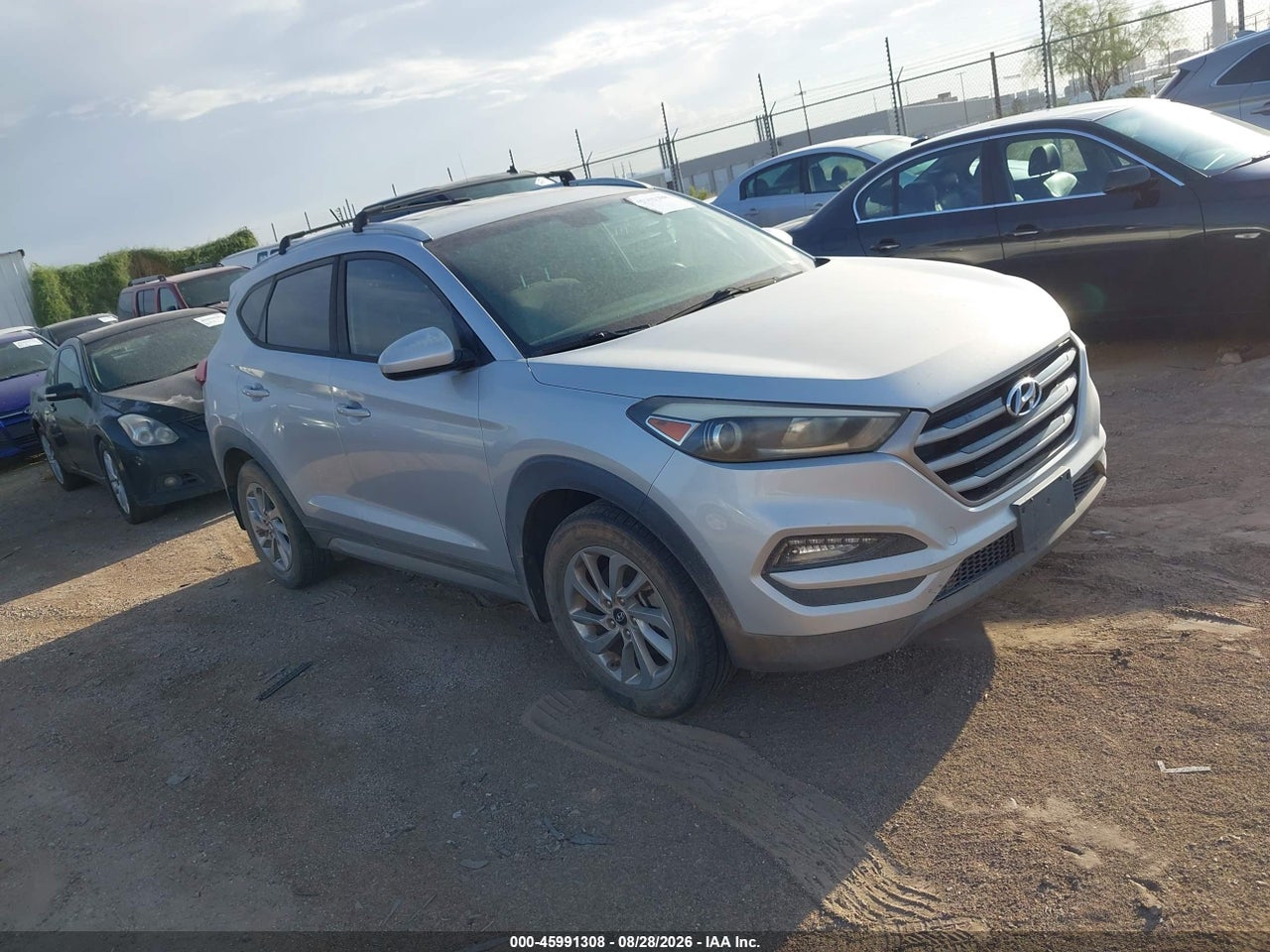KM8J33A47HU****** · 2017 HYUNDAI TUCSON SE
