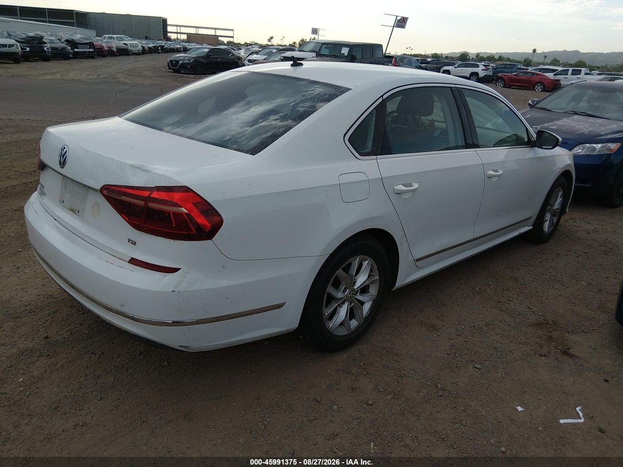 2017 VOLKSWAGEN PASSAT 1.8T S · 4/10