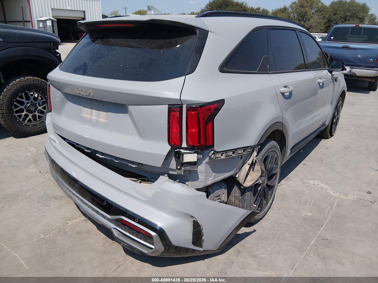 2023 KIA SORENTO SX · 4/10