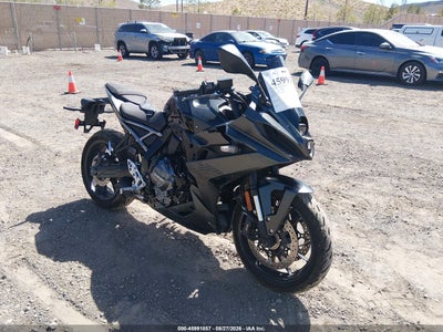 2025 SUZUKI GSX800 F