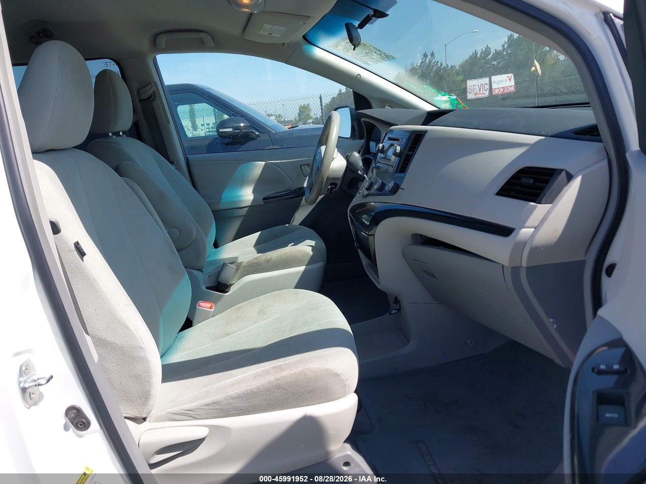 2011 TOYOTA SIENNA   · 5/11