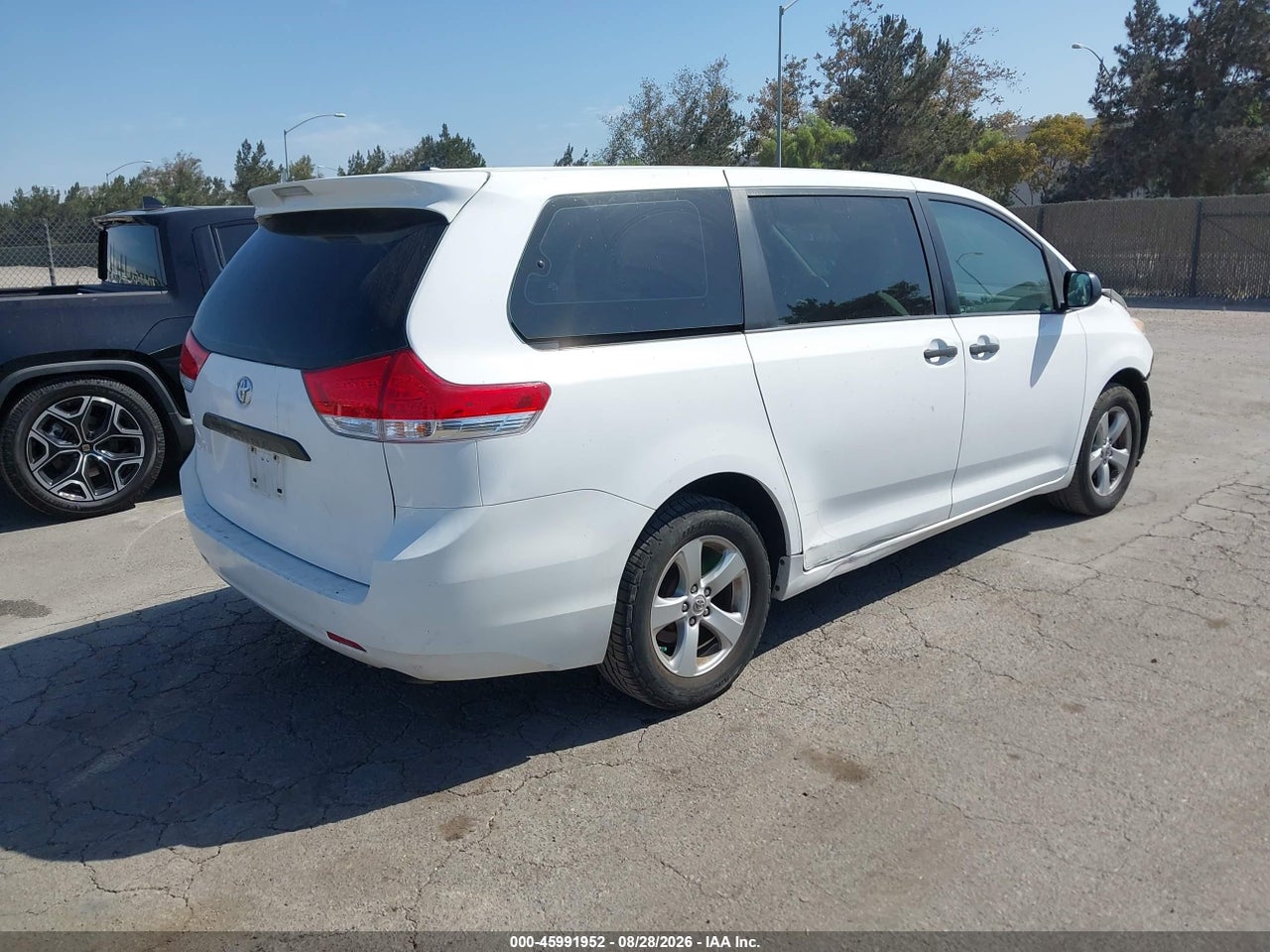 2011 TOYOTA SIENNA   · 4/11