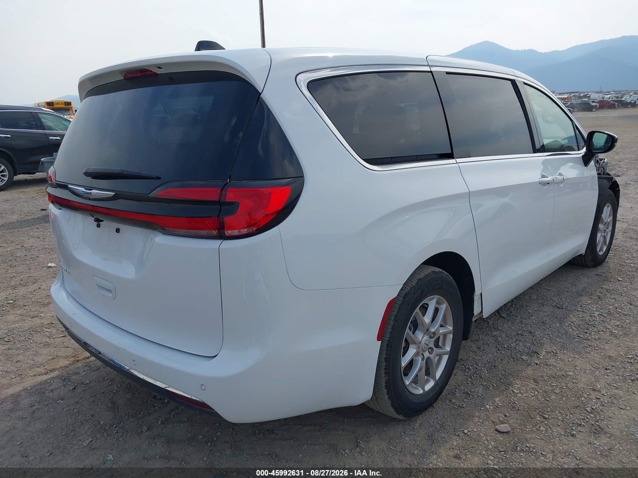 2026 CHRYSLER PACIFICA SELECT · 4/11