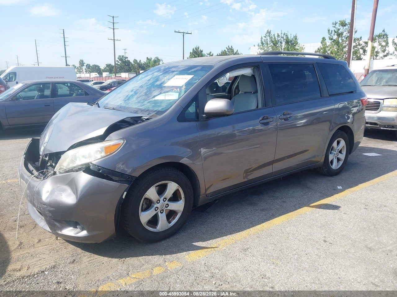 2015 TOYOTA SIENNA LE 8 PASSENGER · 2/11
