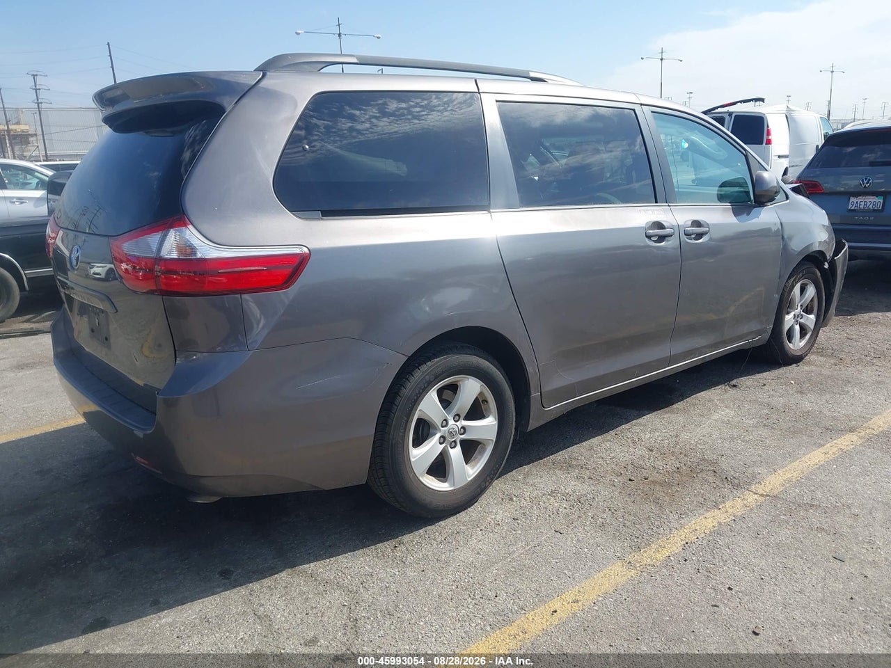 2015 TOYOTA SIENNA LE 8 PASSENGER · 4/11