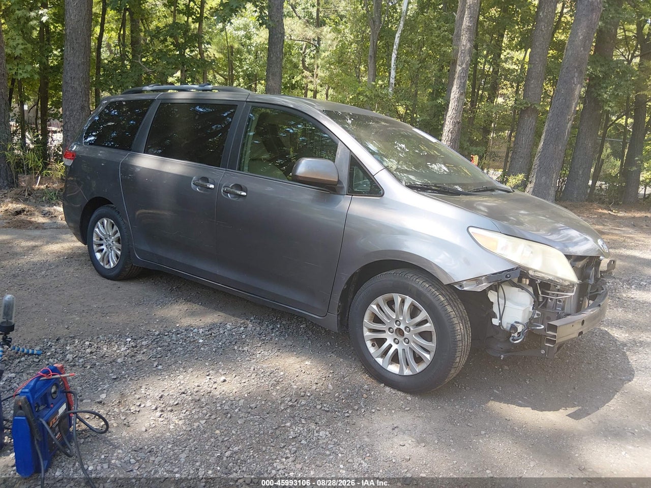 2011 TOYOTA SIENNA XLE V6