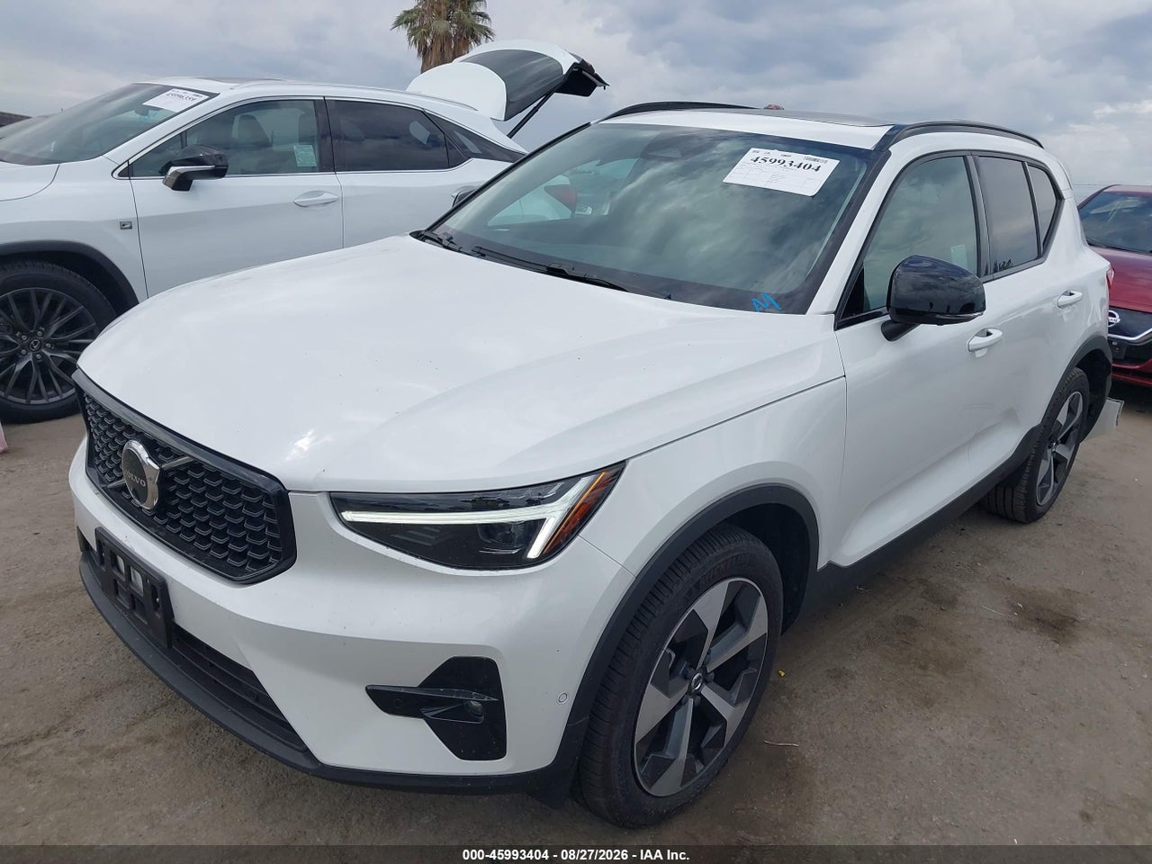 2025 VOLVO XC40 B5 PLUS DARK THEME · 2/11