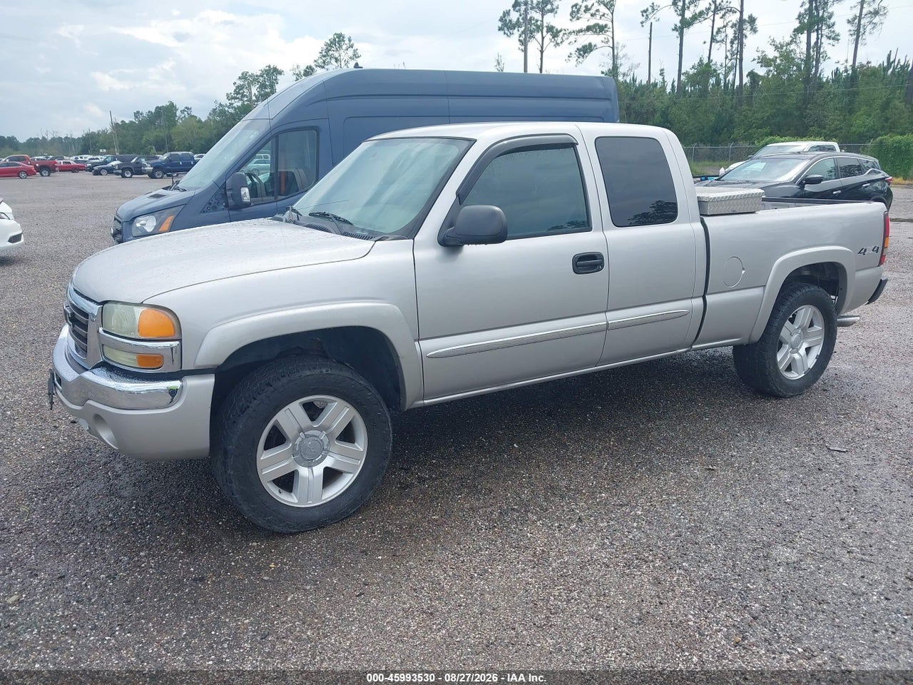 2004 GMC NEW SIERRA K1500 · 2/11