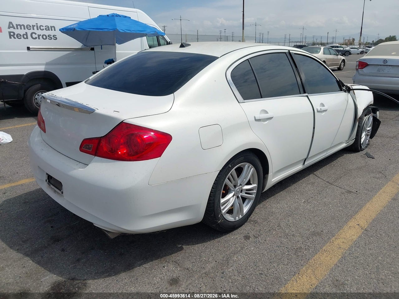 2015 INFINITI Q40 · 4/11