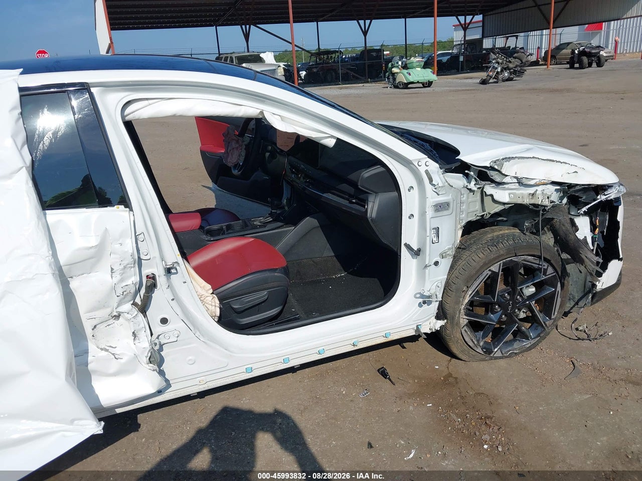 2025 KIA K4 GT-LINE · 6/11