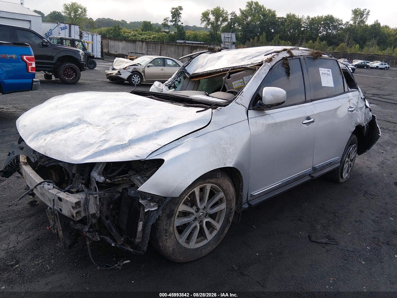 2013 NISSAN PATHFINDER SV · 2/10