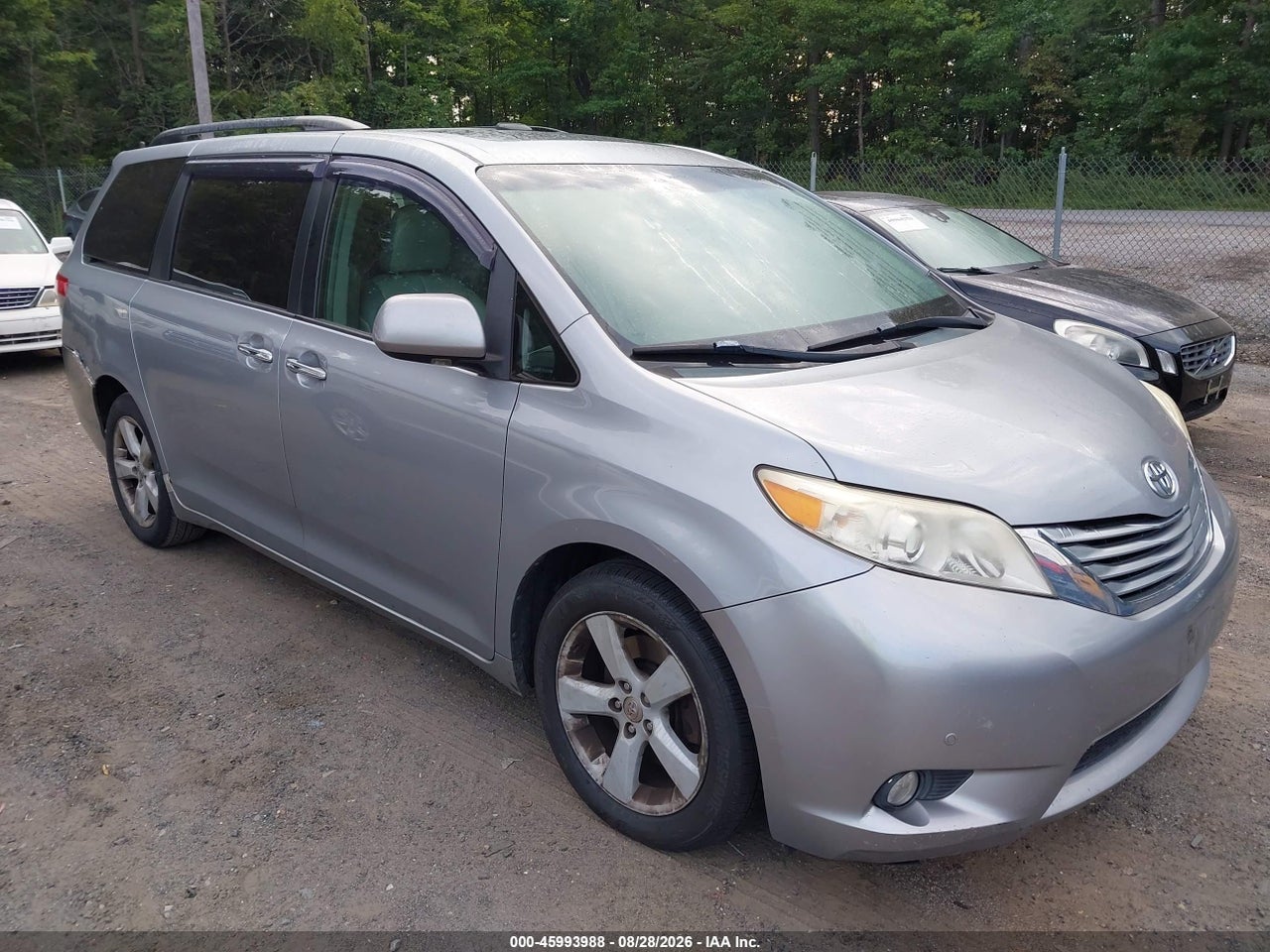 2011 TOYOTA SIENNA LIMITED