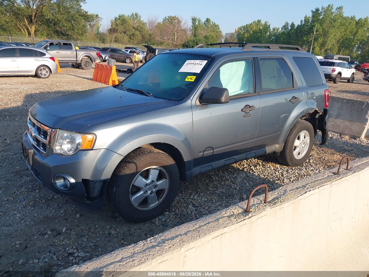 2010 FORD ESCAPE XLT · 2/11