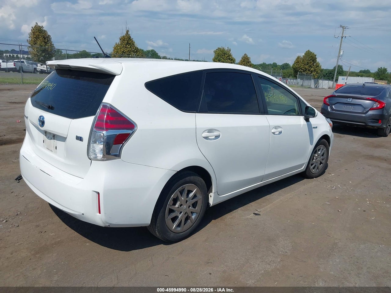 2015 TOYOTA PRIUS V TWO · 4/11