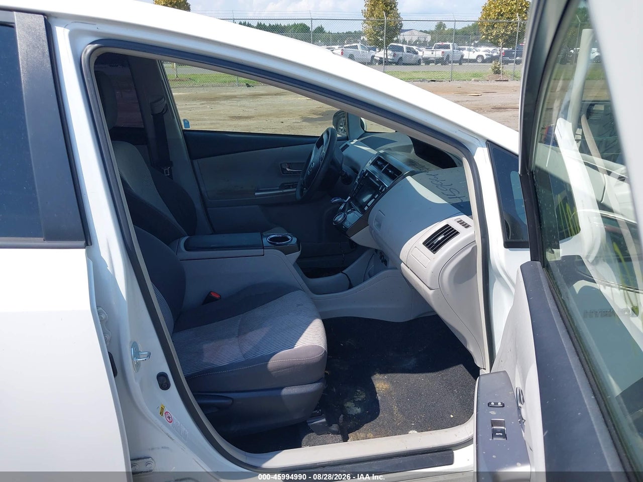 2015 TOYOTA PRIUS V TWO · 5/11
