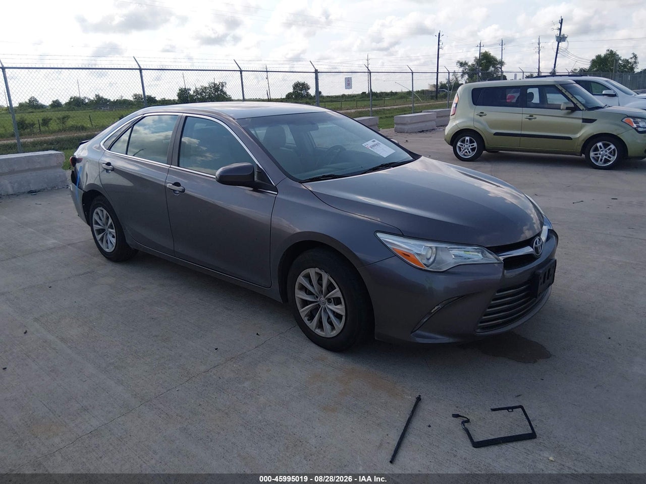 4T4BF1FK9FR****** · 2015 TOYOTA CAMRY LE