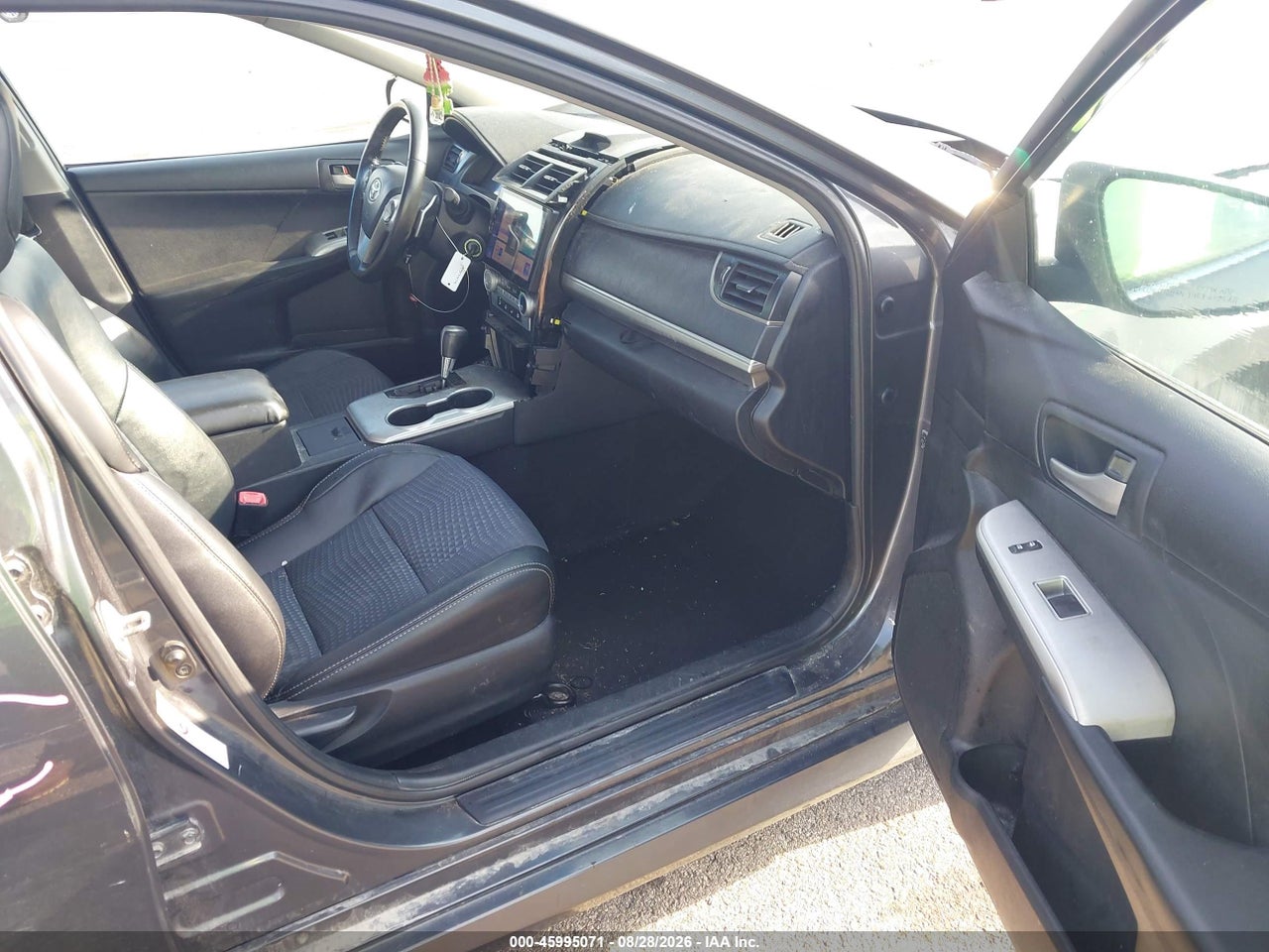 2012 TOYOTA CAMRY SE · 5/11