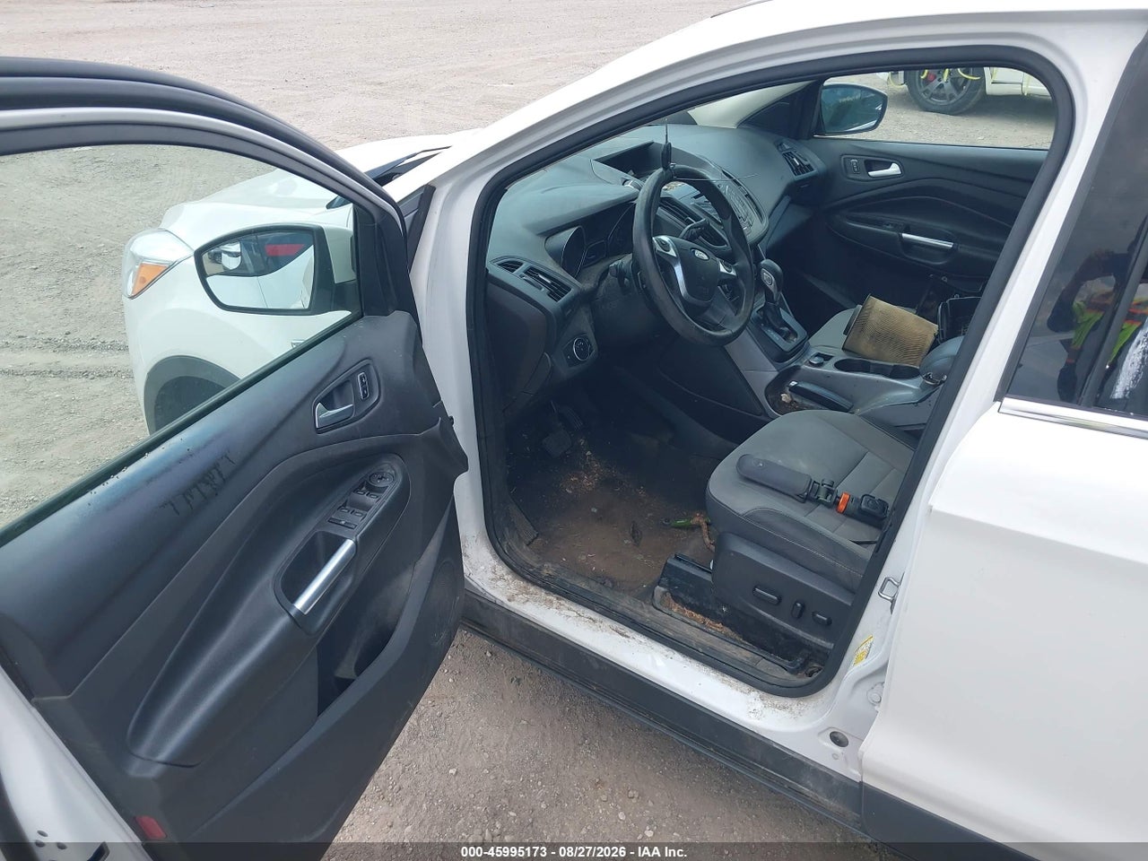 2015 FORD ESCAPE SE · 5/11