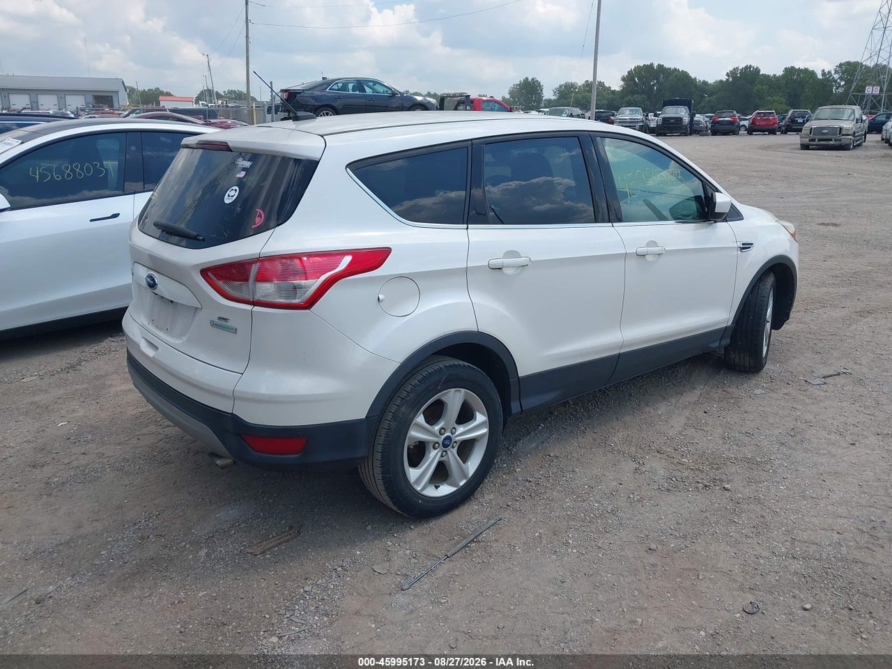 2015 FORD ESCAPE SE · 4/11