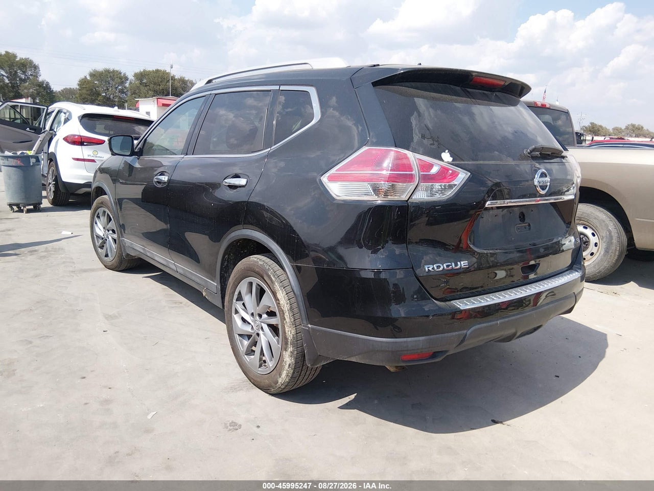 2015 NISSAN ROGUE SL · 3/11