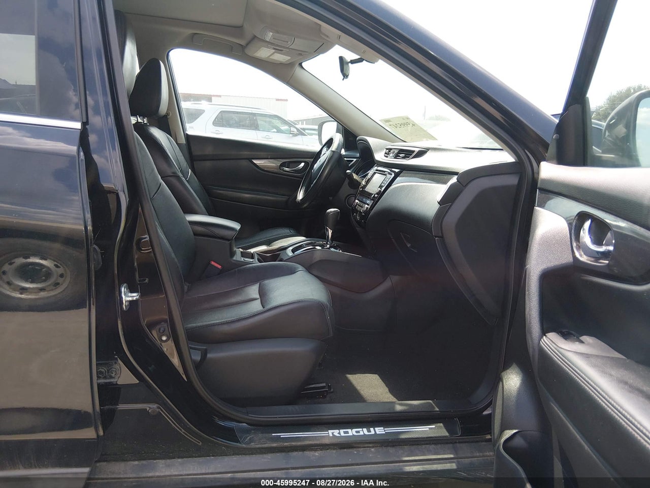 2015 NISSAN ROGUE SL · 5/11