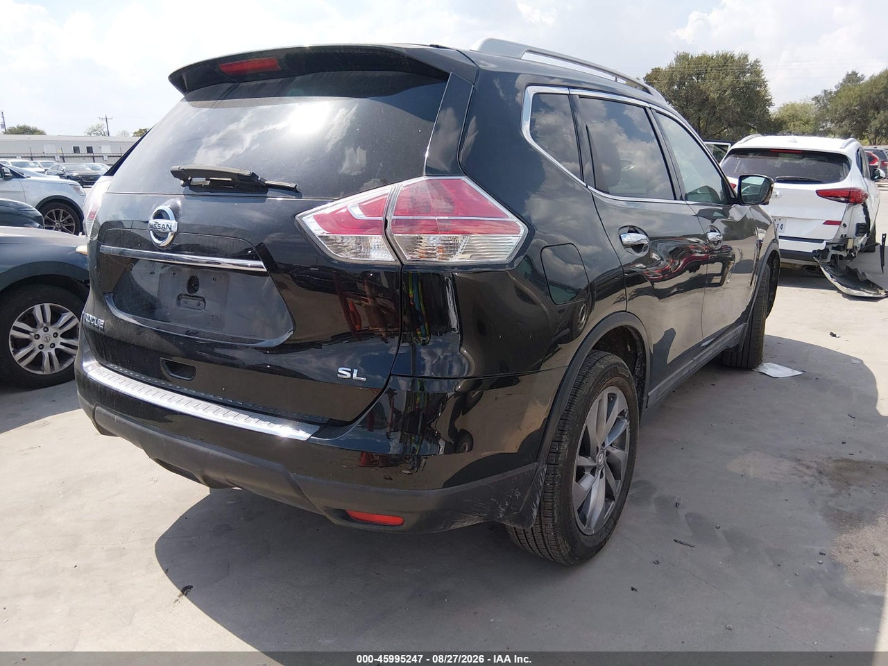 2015 NISSAN ROGUE SL · 4/11