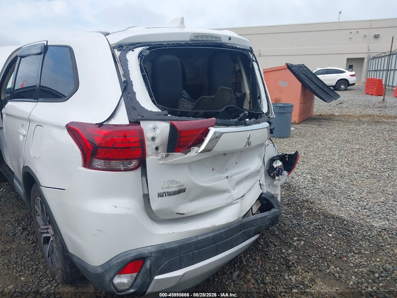 2017 MITSUBISHI OUTLANDER SE/SEL · 6/11