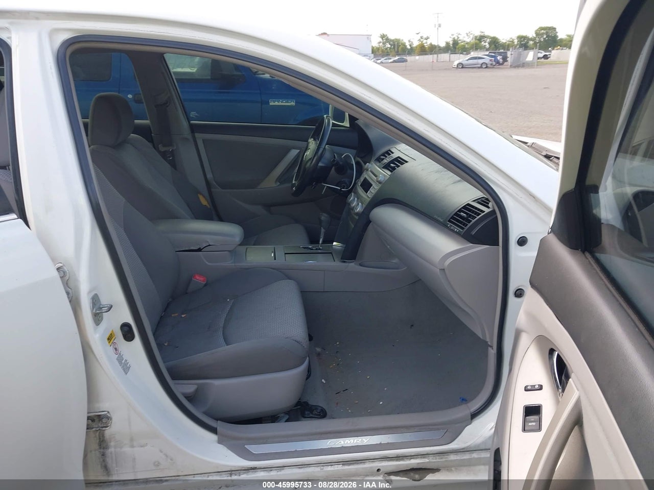 2011 TOYOTA CAMRY SE · 5/11