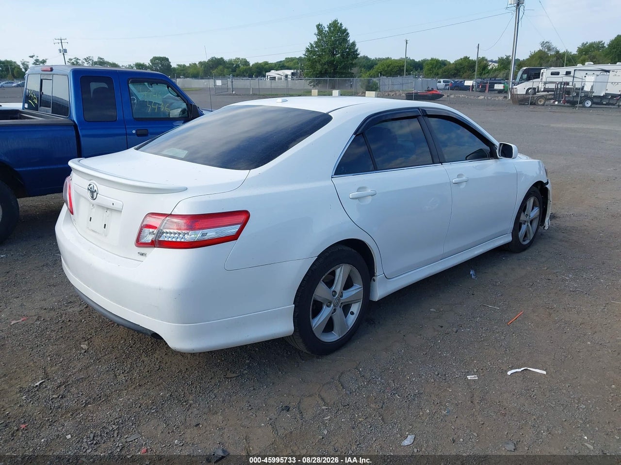 2011 TOYOTA CAMRY SE · 4/11