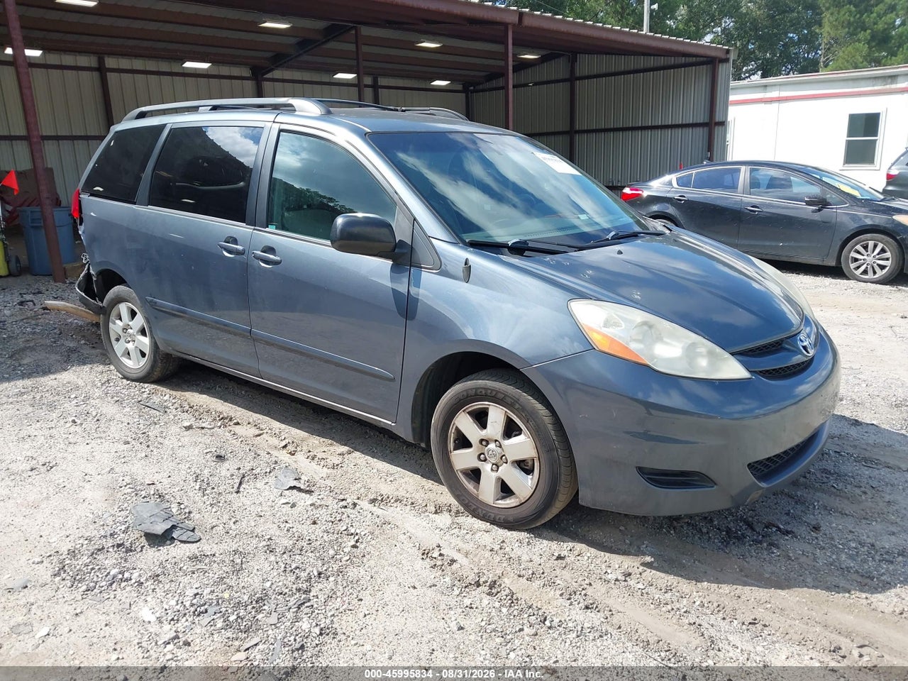 2010 TOYOTA SIENNA LE
