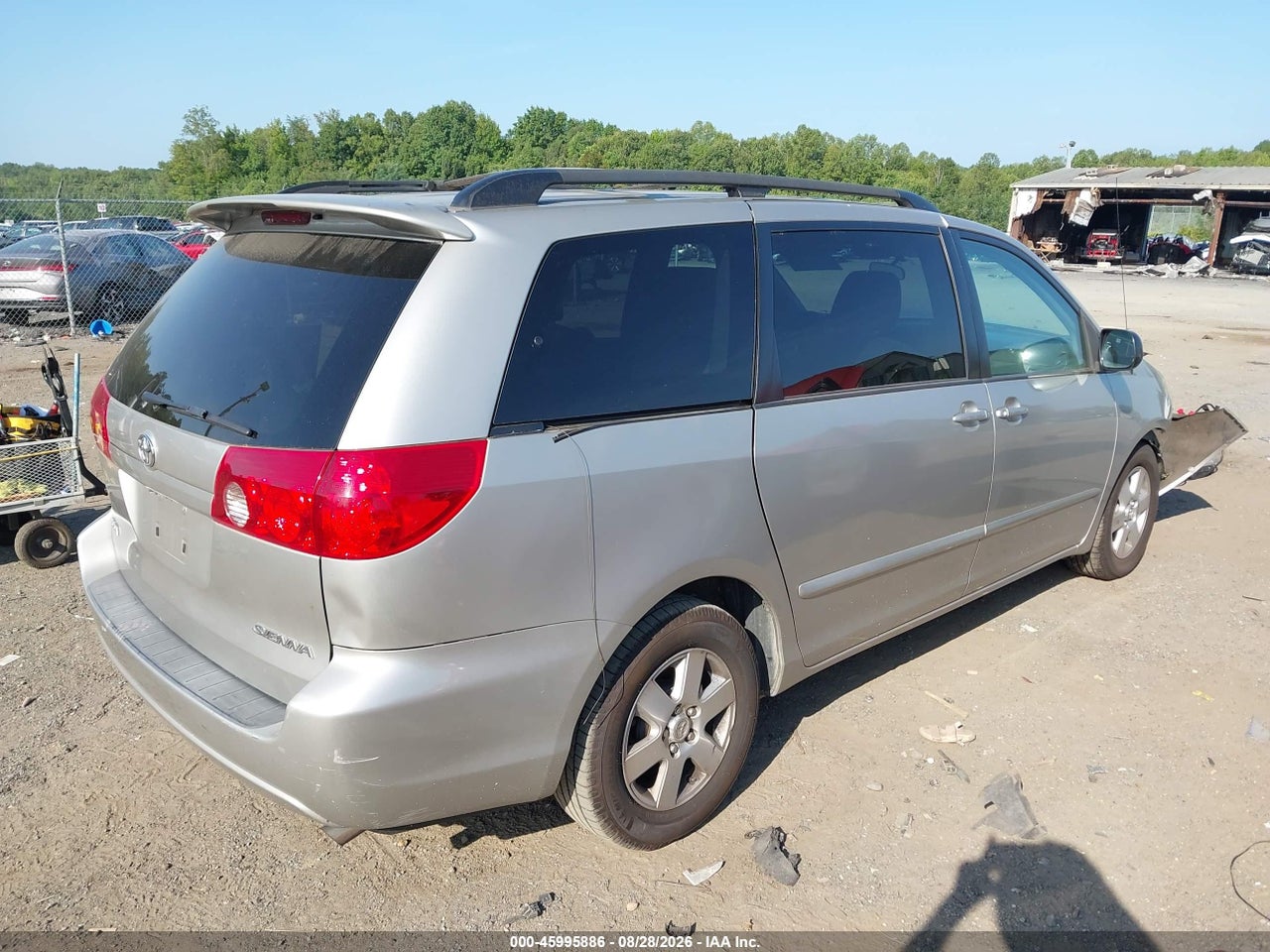2009 TOYOTA SIENNA LE · 4/11