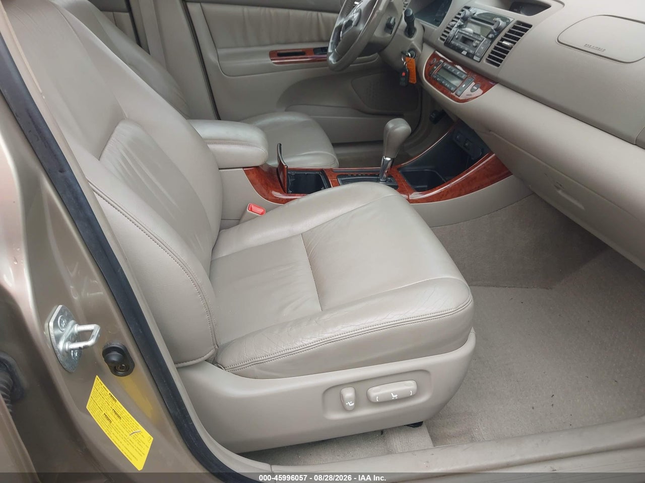 2004 TOYOTA CAMRY XLE V6 · 5/11