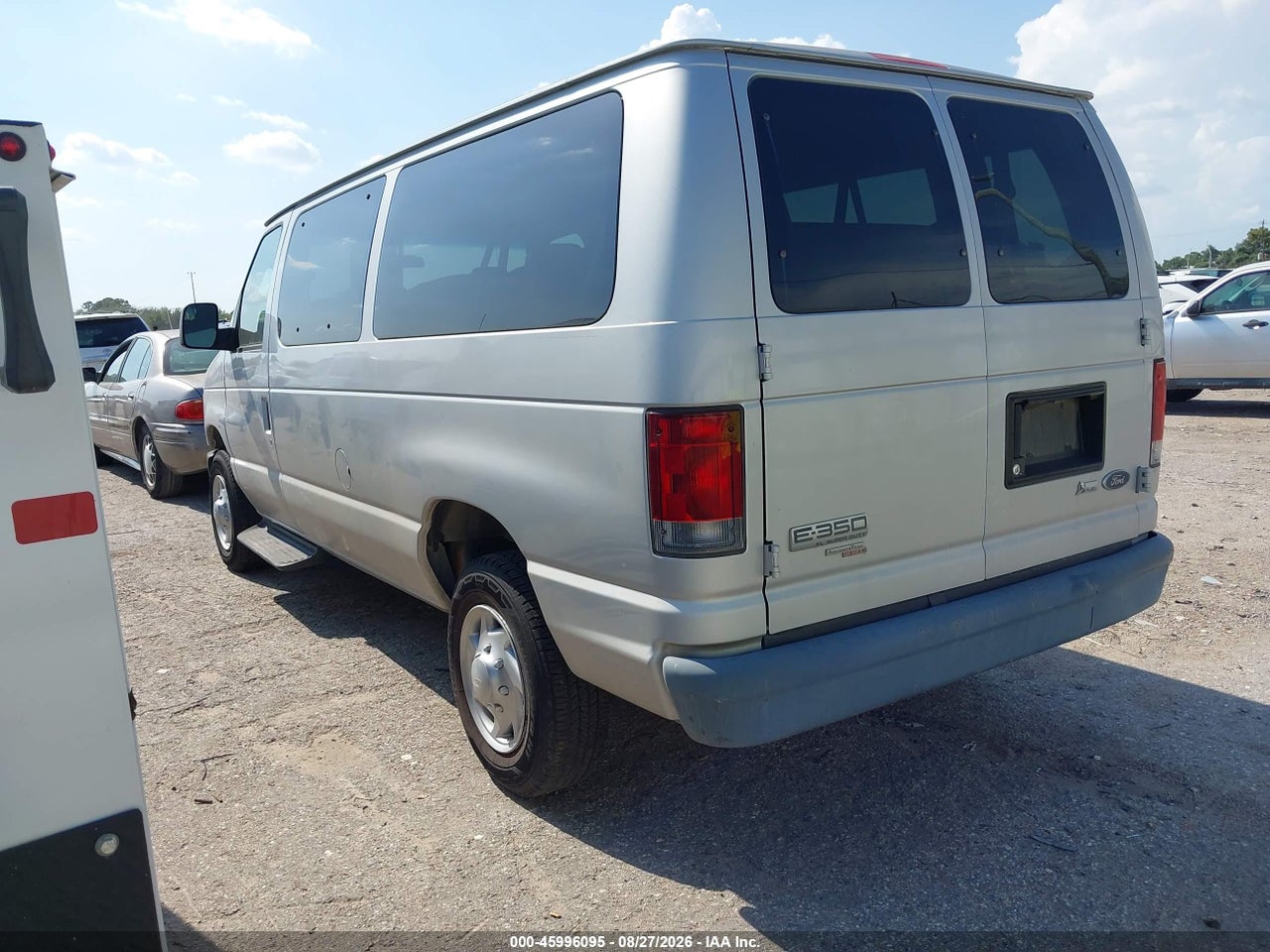 2011 FORD E-350 SUPER DUTY XL · 3/11