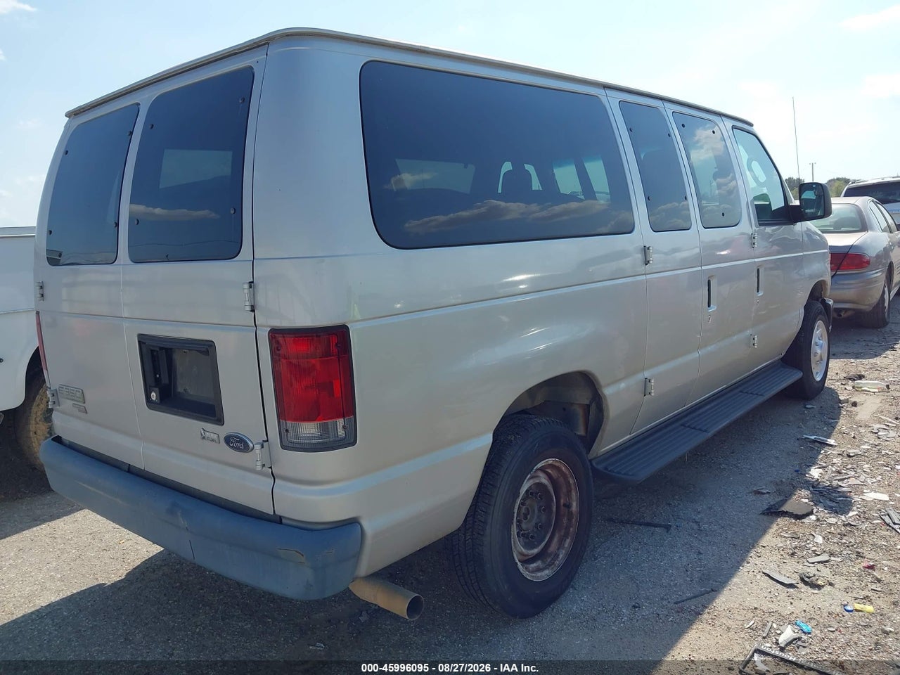 2011 FORD E-350 SUPER DUTY XL · 4/11